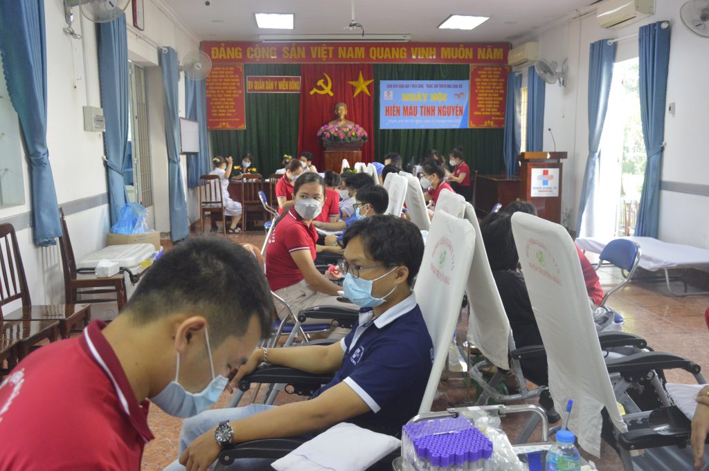 Hiến máu tình nguyện