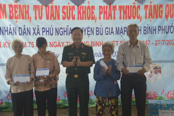 Khám bệnh từ thiện Bình Phước